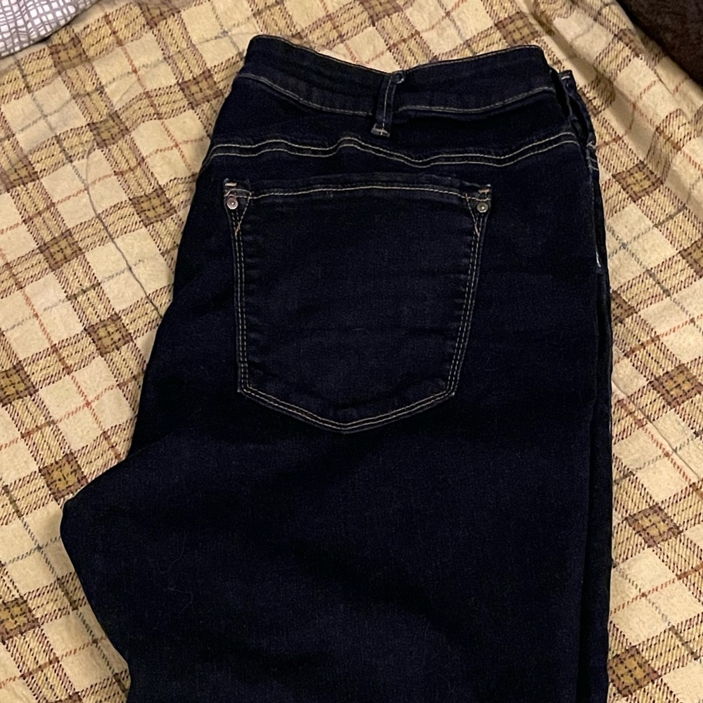 Silver Jeans brand Avery Capri